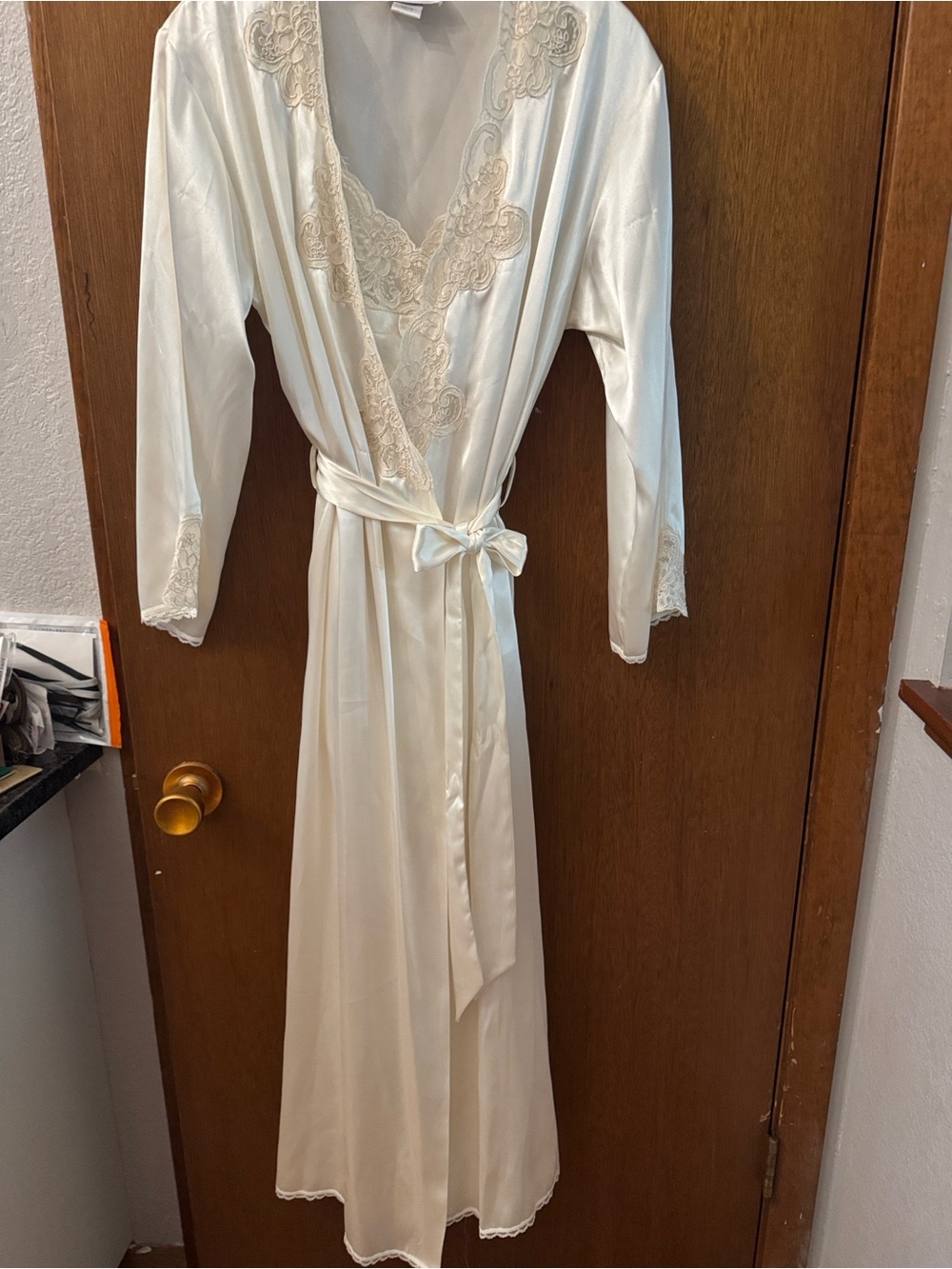 Jones New York Ivory Satin Lace-Trim Long Gown &Robe with Self Tie Belt Vintage